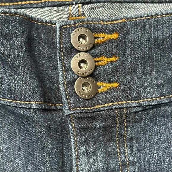 TORRID Jegging Dark Wash Triple Button Stretch Denim Women’s Size 24S Blue Jeans - Picture 3 of 12